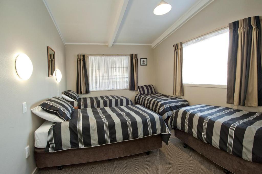 Sport Of Kings Motel Rotorua Room photo